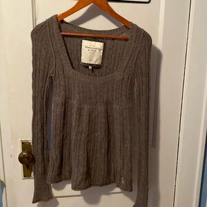 Gray Abercrombie and Fitch women’s sweater